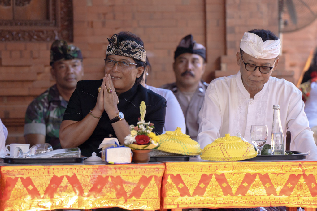 Bupati Giri Prasta Hadiri Karya Melaspas Wantilan di Pura Agung Petilan, Desa Adat Kesiman